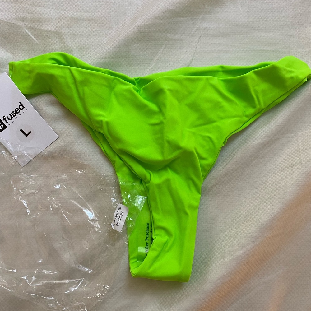 Fused Hawaii Be Bright Napili Bottom. Size L. Brand new in bag w/tags